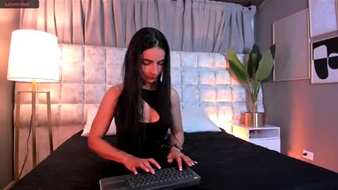 samantha_velle online show from April 25, 2026, 2:03 pm