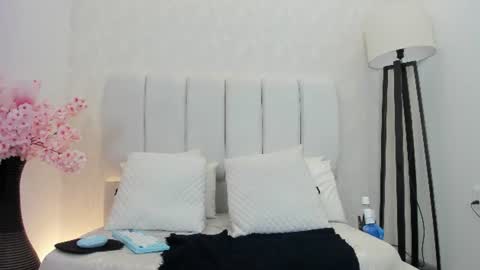 Snapshot of samanthaa_hill chatting on August 3, 2026, 12:43 pm . Samantha . online show from August 3, 2026, 12:43 pm