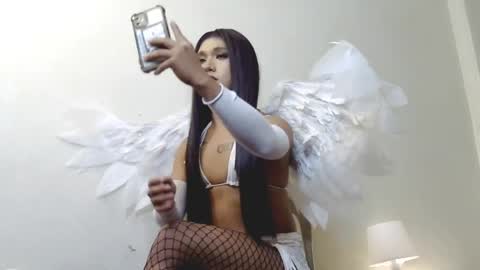 samanthafox9 online show from April 6, 2026, 10:33 pm