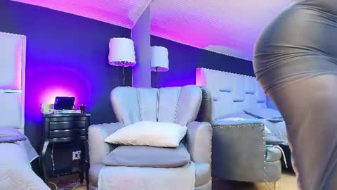 Snapshot of samanthamilf__ chatting on June 10, 2026, 7:57 pm Samanta online show from June 10, 2026, 7:57 pm