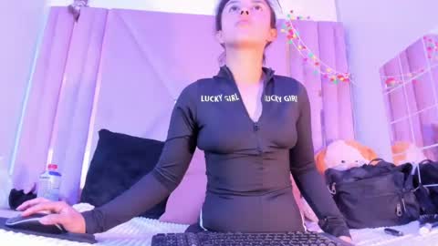 Snapshot of samanthamoonsx chatting on June 18, 2026, 8:13 pm Samantha online show from June 18, 2026, 8:13 pm