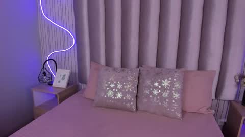 Alejandra  online show from October 21, 2025, 11:55 am