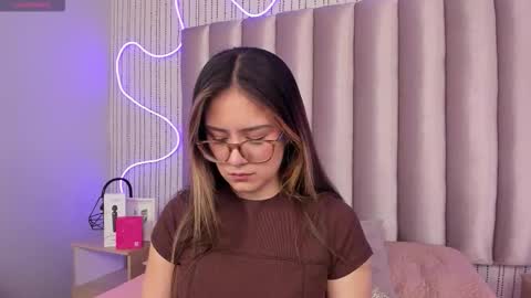 Alejandra  online show from February 3, 2026, 11:04 am