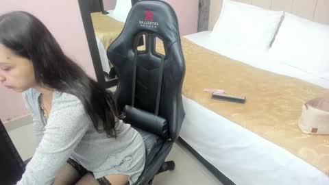 Sara  online show from February 18, 2025, 11:33 am