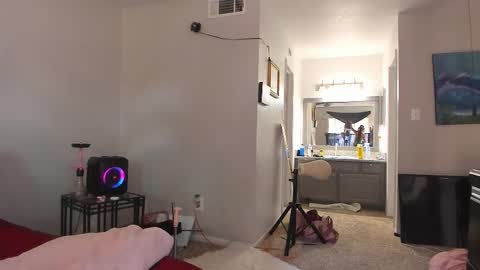 Yaya online show from November 12, 2025, 8:52 pm