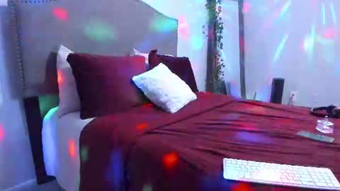 Snapshot of samatha1998 chatting on August 3, 2026, 11:37 am Yaya online show from August 3, 2026, 11:37 am