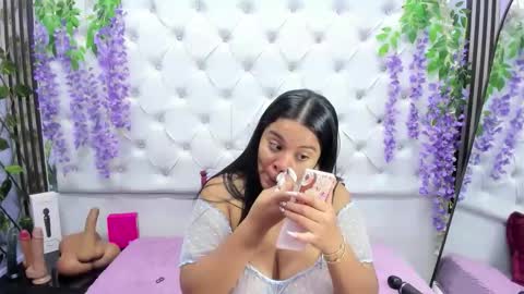 Snapshot of samevanshot chatting on June 10, 2026, 8:19 pm samevanshot online show from June 10, 2026, 8:19 pm