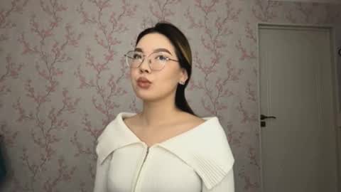 Elina online show from March 5, 2026, 9:27 am