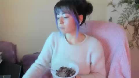   online show from September 19, 2025, 12:50 pm