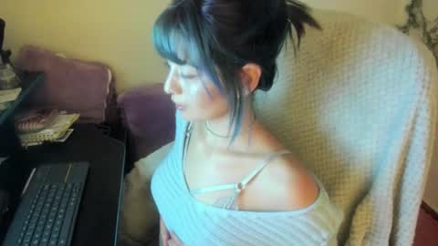   online show from November 23, 2025, 7:41 am