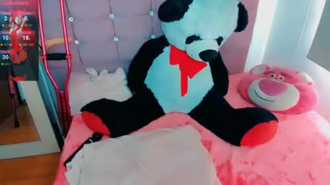 Snapshot of samy_huber chatting on February 7, 2025, 7:49 pm SAMY HUBER online show from February 7, 2025, 7:49 pm