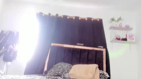 Snapshot of samykiss chatting on November 29, 2025, 1:03 pm SamyHolbrook online show from November 29, 2025, 1:03 pm