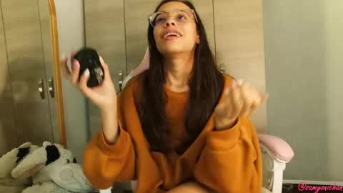 Snapshot of samyonichan chatting on February 14, 2025, 4:58 am Special show on 17 december and 23 UwU online show from February 14, 2025, 4:58 am