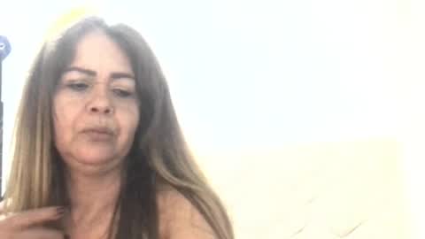 Sanddi  online show from May 11, 2026, 12:38 am