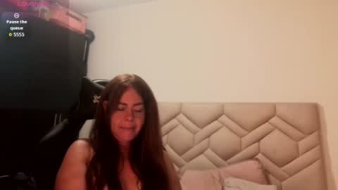 Sanddi  online show from June 18, 2026, 1:28 am