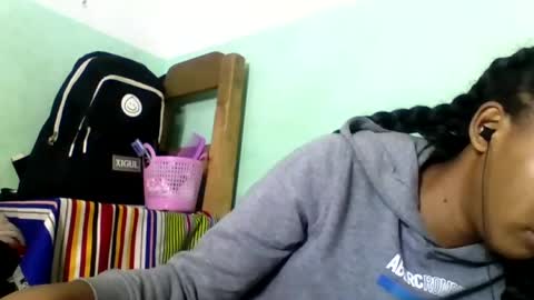 sandra1253099 online show from July 16, 2026, 6:58 pm