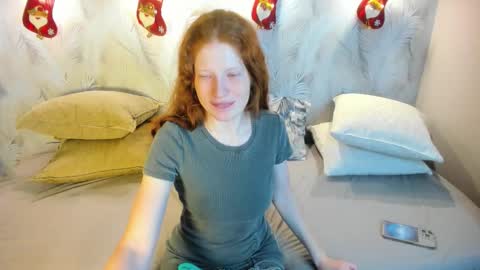 Sandra online show from December 4, 2025, 1:48 am