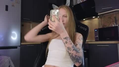 Sandra      Lillys Page    online show from August 9, 2026, 11:20 pm