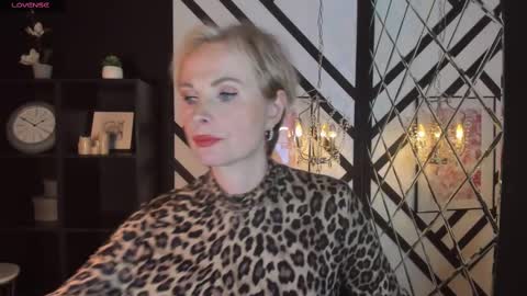 Sandra online show from February 12, 2025, 8:38 am