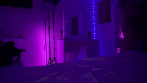 SANDRABREEZE online show from April 29, 2026, 5:00 am
