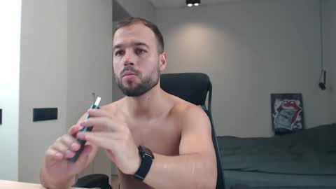 Snapshot of sandro_best chatting on June 4, 2026, 9:26 am DeAlex online show from June 4, 2026, 9:26 am