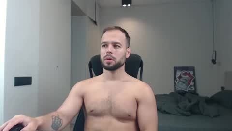 Snapshot of sandro_best chatting on June 11, 2026, 8:23 am DeAlex online show from June 11, 2026, 8:23 am
