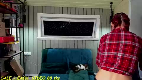 Snapshot of sandy_chris chatting on December 17, 2025, 9:04 am Sandy and Chris online show from December 17, 2025, 9:04 am