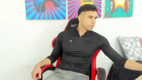 Snapshot of santana_maximo chatting on May 11, 2026, 4:04 pm Maximo Santana online show from May 11, 2026, 4:04 pm