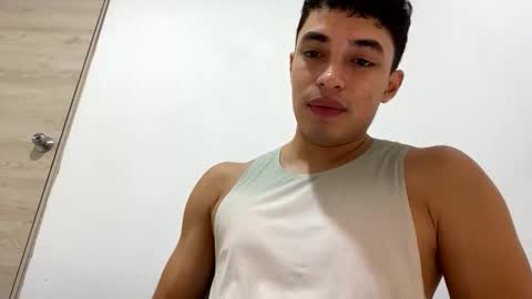 Snapshot of santi36rt chatting on May 13, 2026, 11:44 pm santi36rt online show from May 13, 2026, 11:44 pm