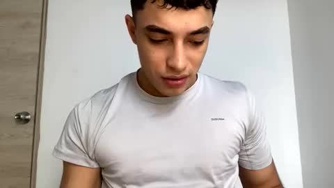 Snapshot of santi36rt chatting on May 26, 2026, 8:49 pm santi36rt online show from May 26, 2026, 8:49 pm