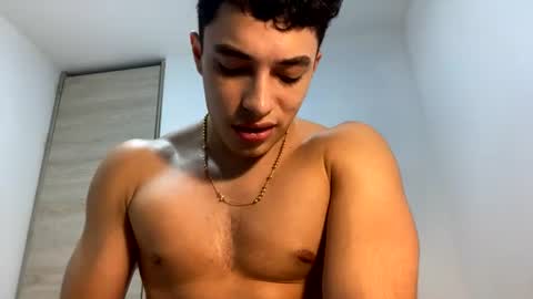 Snapshot of santi36rt chatting on June 18, 2026, 11:09 pm santi36rt online show from June 18, 2026, 11:09 pm