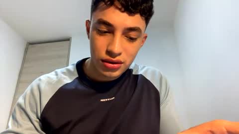 Snapshot of santi36rt chatting on June 30, 2026, 12:00 am santi36rt online show from June 30, 2026, 12:00 am