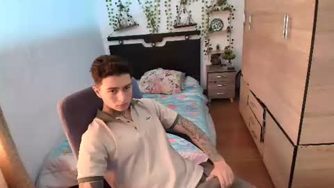 santi_ss online show from June 28, 2026, 1:17 pm