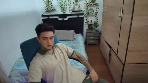 santi_ss online show from June 29, 2026, 1:23 am