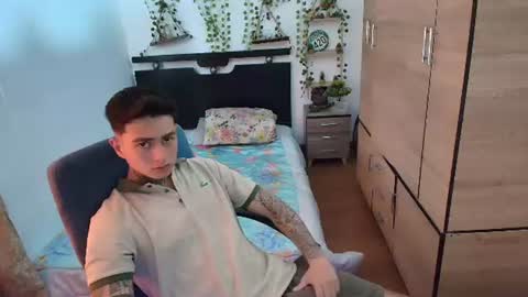 santi_ss online show from July 10, 2026, 3:14 pm