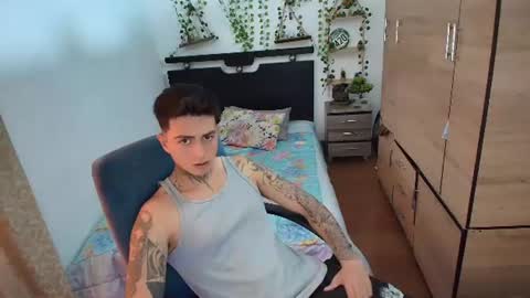 santi_ss online show from July 13, 2026, 4:21 pm