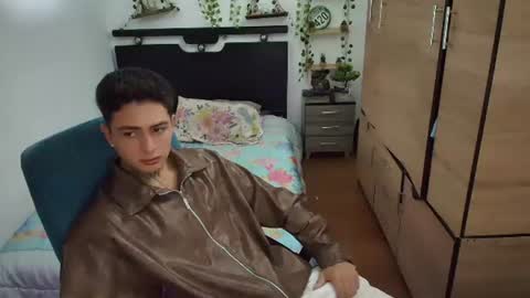 santi_ss online show from July 24, 2026, 2:20 am