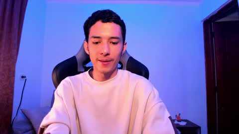 Snapshot of santi_twink19 chatting on December 6, 2024, 6:15 am santi_twink19 online show from December 6, 2024, 6:15 am