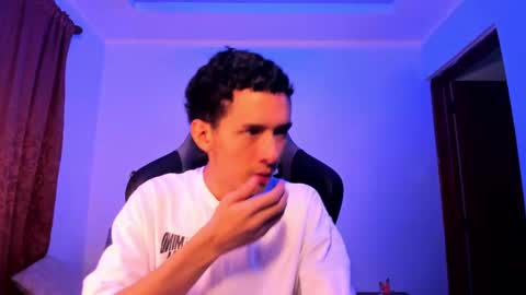 Snapshot of santi_twink19 chatting on December 7, 2024, 4:53 am santi_twink19 online show from December 7, 2024, 4:53 am