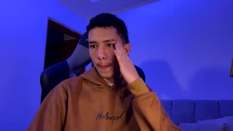 Snapshot of santi_twink19 chatting on January 6, 2025, 11:29 am santi_twink19 online show from January 6, 2025, 11:29 am