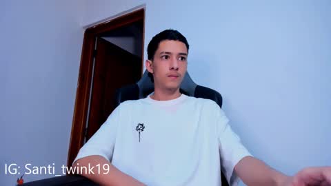 Snapshot of santi_twink19 chatting on February 14, 2025, 12:25 pm santi_twink19 online show from February 14, 2025, 12:25 pm