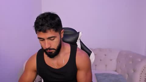 santiago_huntt online show from February 7, 2026, 1:04 pm