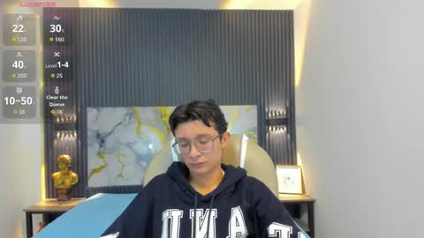 santiago_russo18 online show from October 25, 2025, 12:02 pm