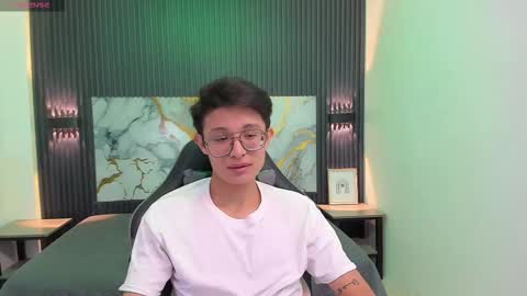 santiago_russo18 online show from January 31, 2026, 8:07 pm