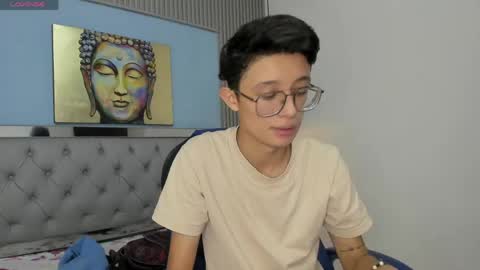 santiago_russo18 online show from April 22, 2026, 6:31 pm