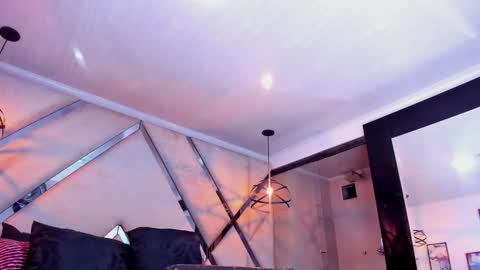 Santiago Hincapiie online show from February 22, 2026, 4:35 am