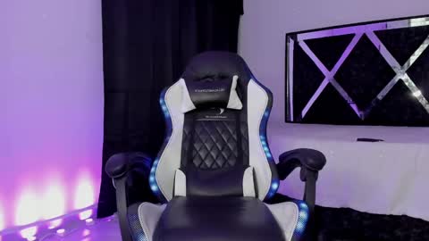 Snapshot of santiagoreyesft chatting on December 18, 2024, 9:04 am Santi Reyes online show from December 18, 2024, 9:04 am