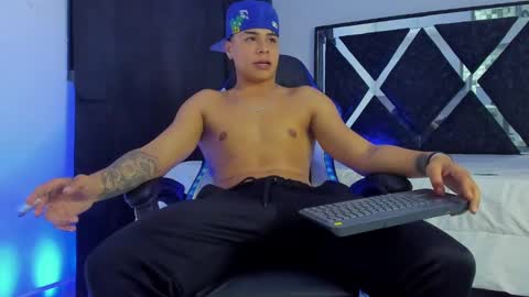 Snapshot of santiagoreyesft chatting on December 31, 2024, 1:47 am Santi Reyes online show from December 31, 2024, 1:47 am