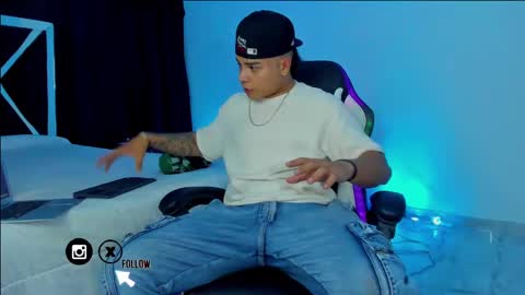 Snapshot of santiagoreyesft chatting on March 11, 2025, 8:20 am Santi Reyes online show from March 11, 2025, 8:20 am