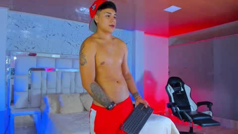 Snapshot of santiagoreyesft chatting on October 21, 2025, 1:28 am Santi Reyes online show from October 21, 2025, 1:28 am